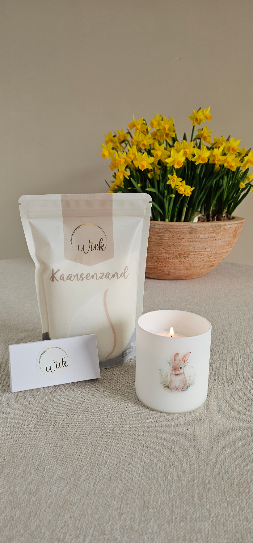 Kaarsenzand + wit potje konijntje + wiekendoosje met 10 wieken