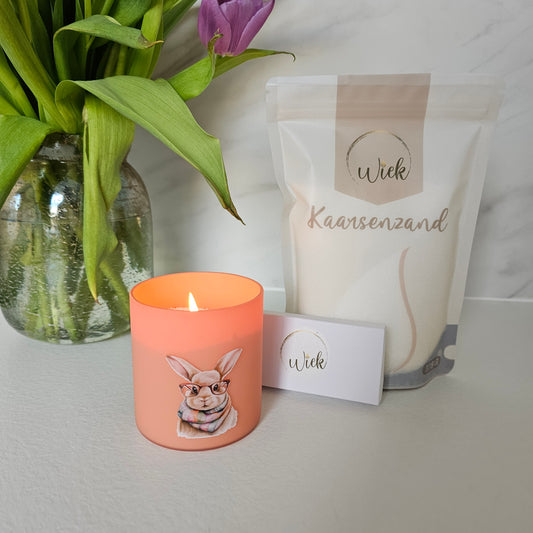 Kaarsenzand + oranje potje konijntje + wiekdoosje met 10 wieken