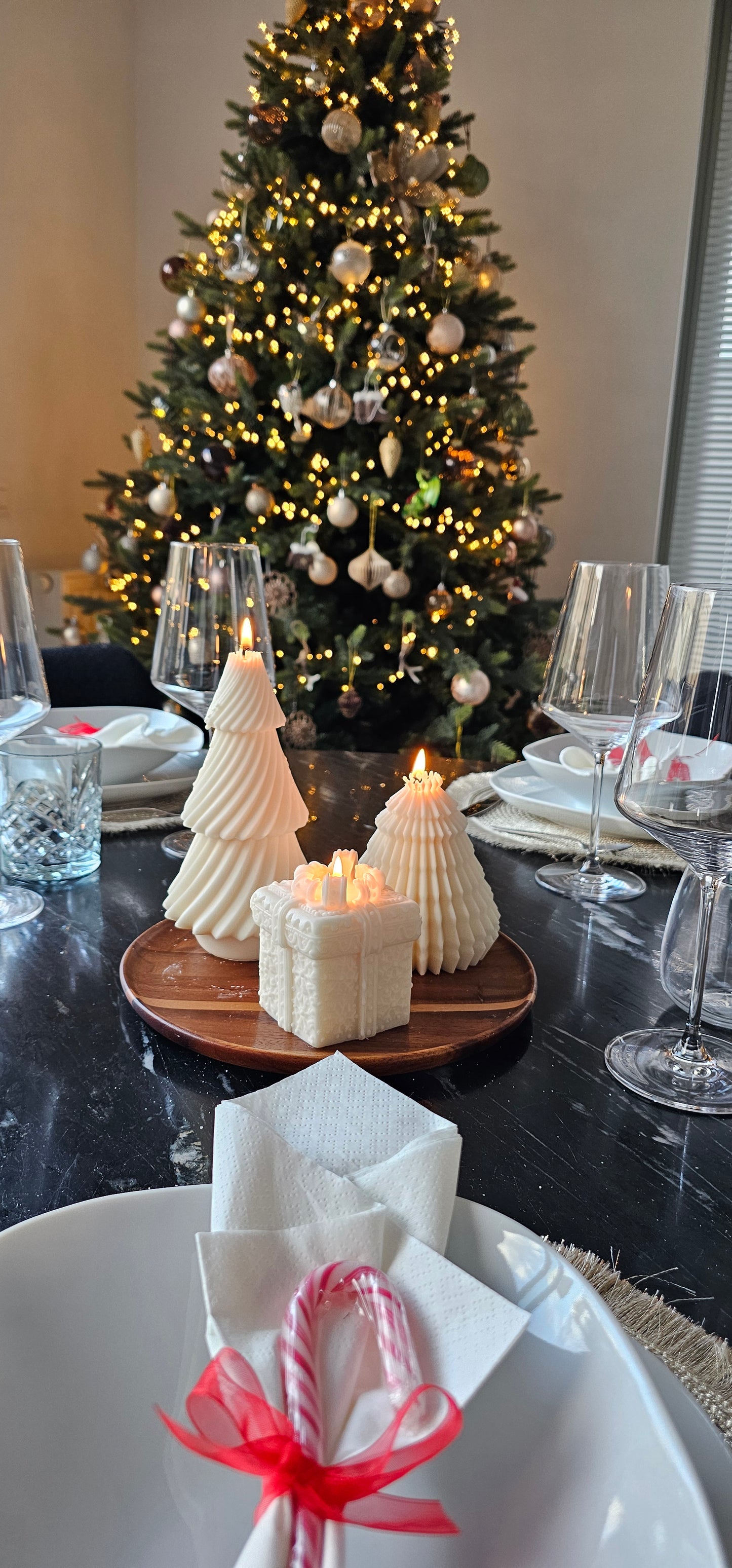 Set of Christmas trees and gift