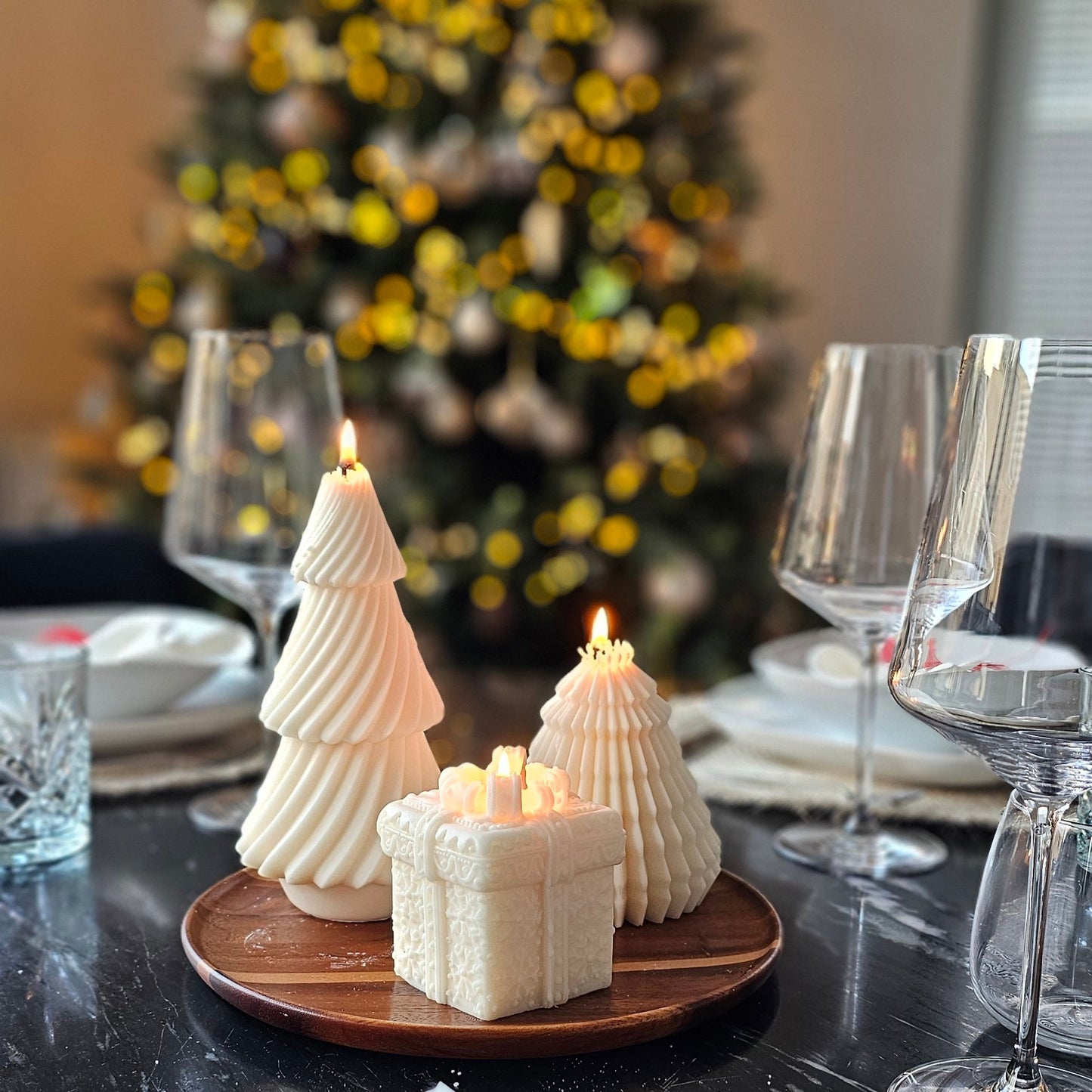 Set of Christmas trees and gift 