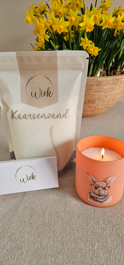 Kaarsenzand + oranje potje konijntje + wiekdoosje met 10 wieken